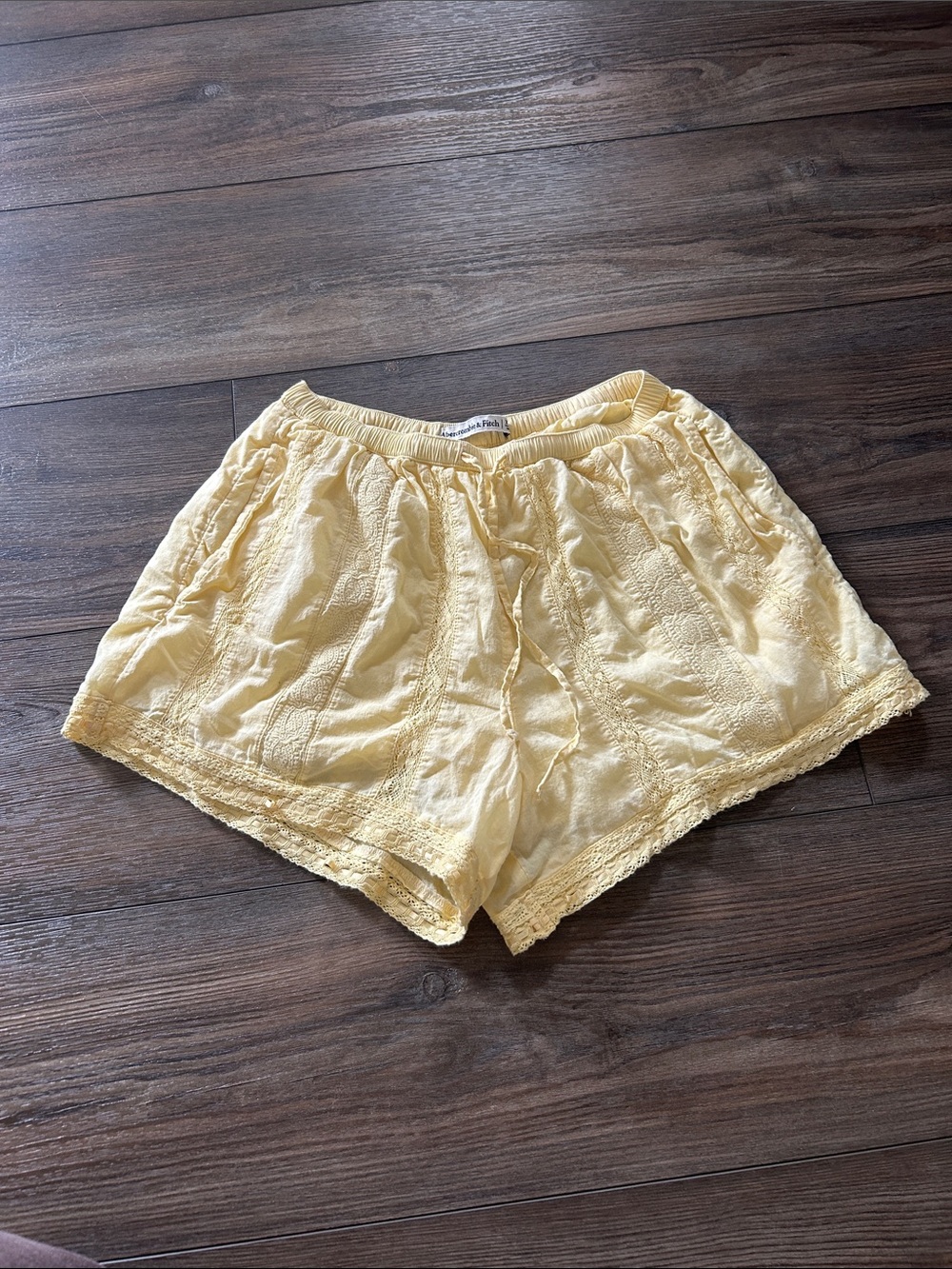 Light Yellow Women's Casual Elastic-Waist Shorts